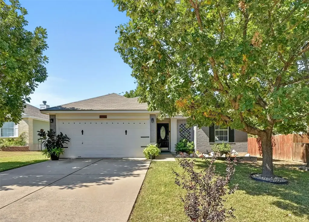 711 Maplecreek Dr, Leander