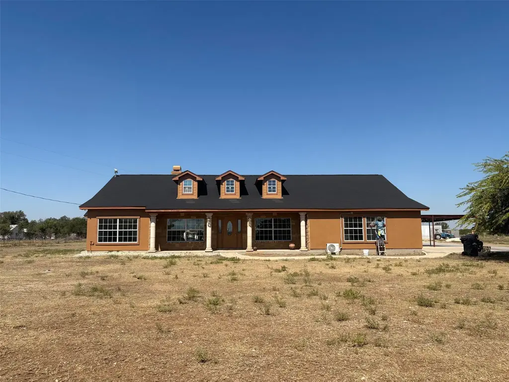 10817 County Road 272, Bertram