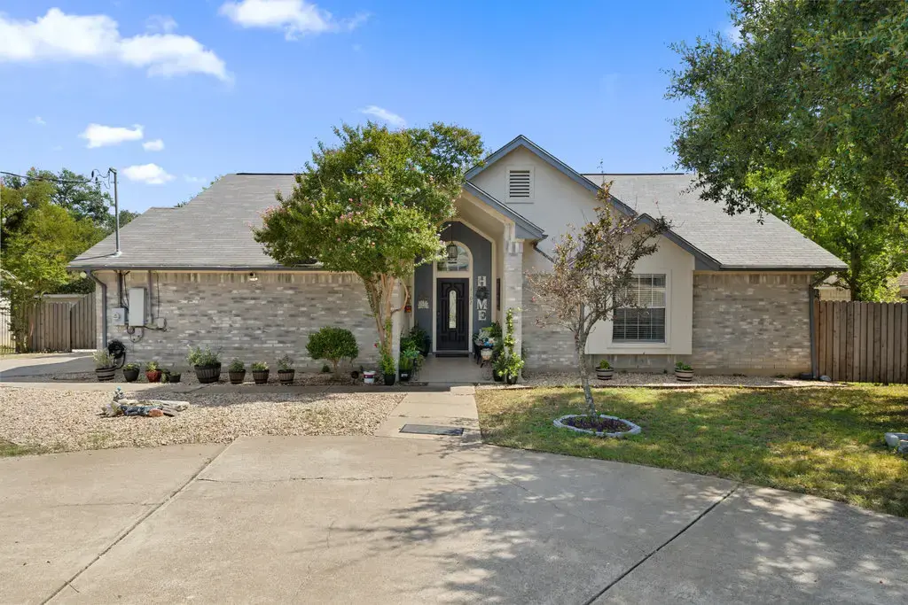1102 Oak Hollow Dr, Leander