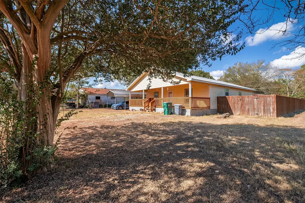 300 Walker St, Smithville