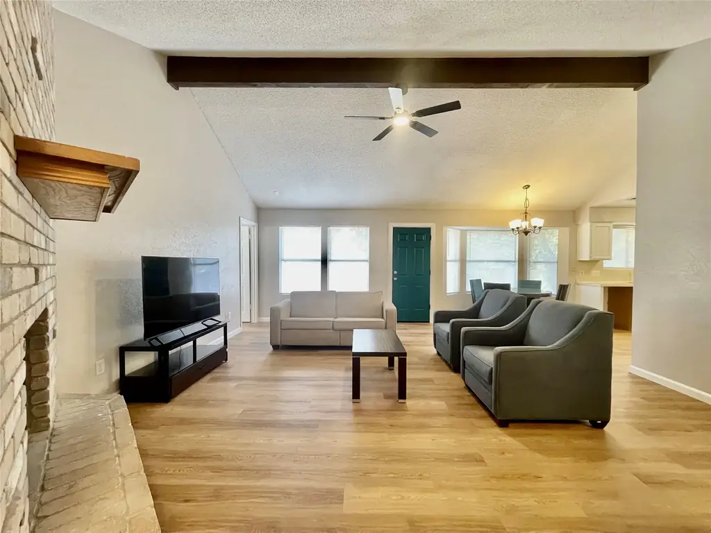 2003 Lisa Ln, San Marcos