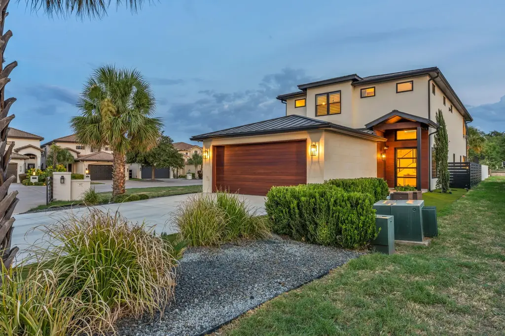 103 Cove East Dr, Horseshoe Bay
