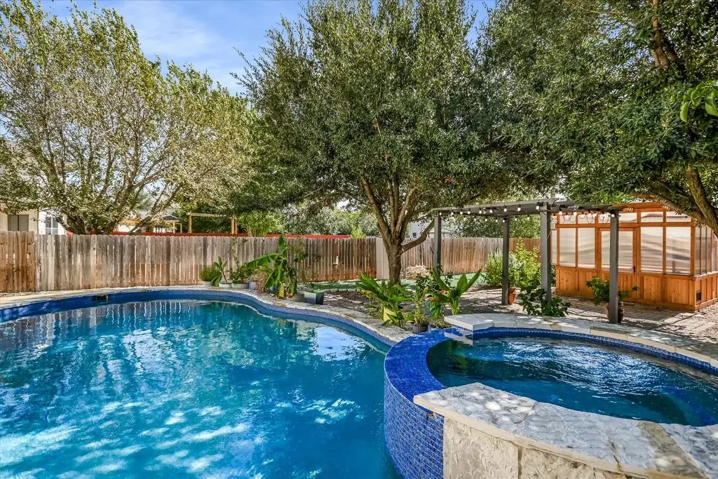 905 Balmoral Castle Ct, Pflugerville