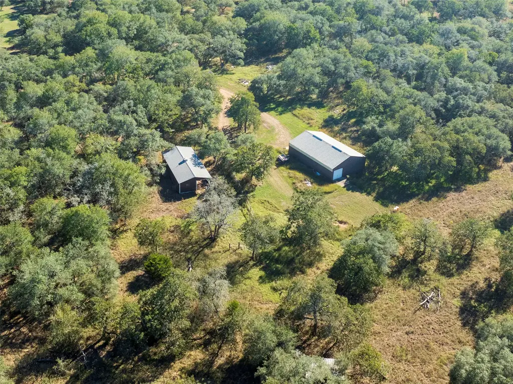 2790 County Road 14, Hallettsville
