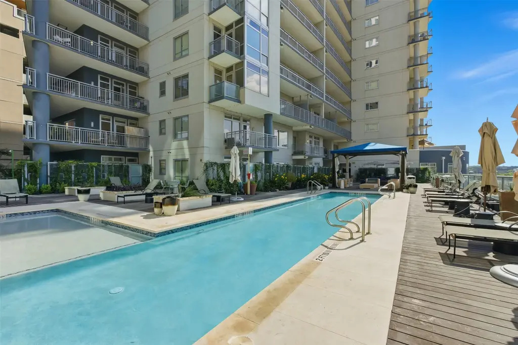 603 Davis St 703, Austin