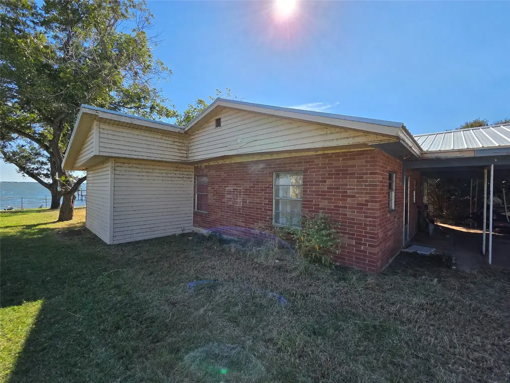 819 Lakeshore Loop, Tow