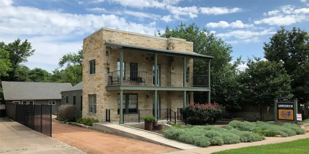 304 E Main St, Round Rock
