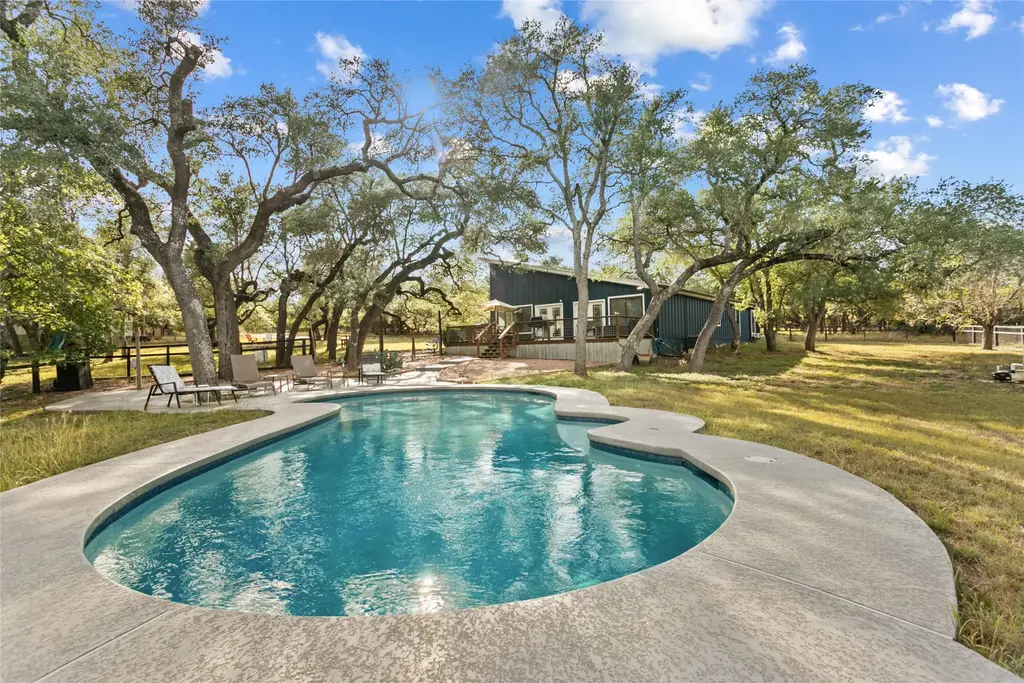 1050 Springlake Dr, Dripping Springs