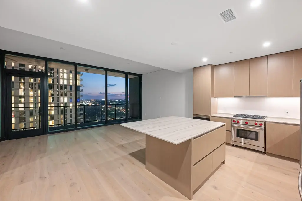 610 Davis St 4002, Austin