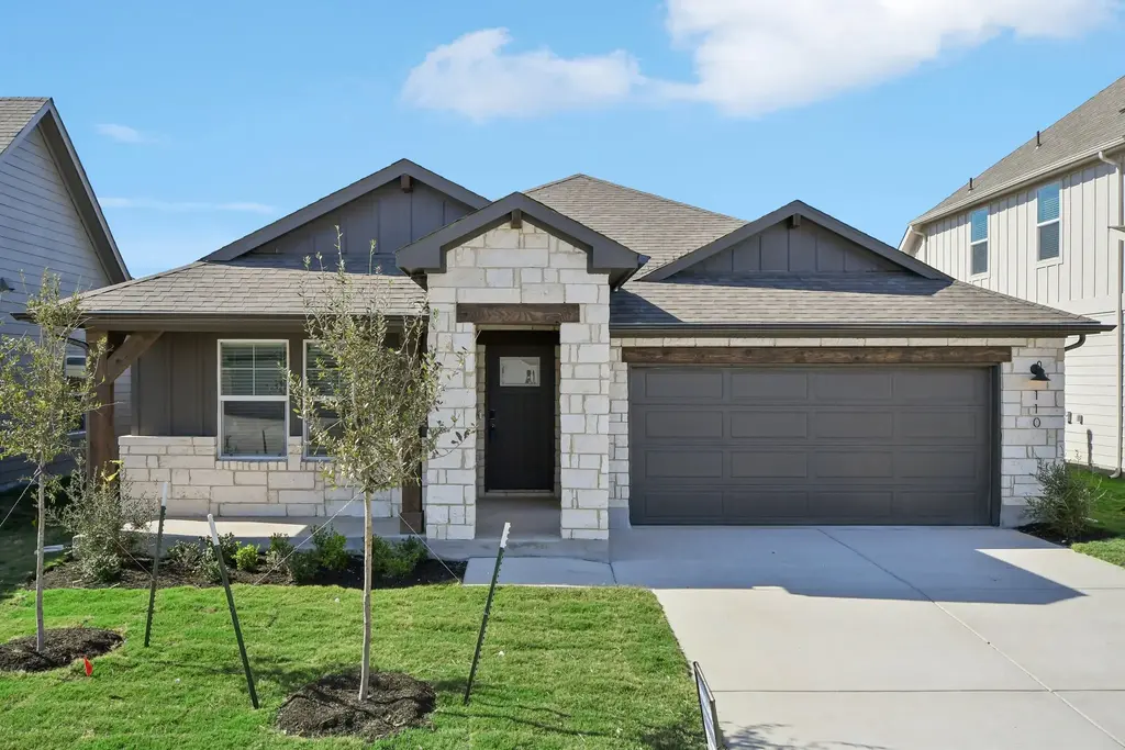 110 Holmby Dr, Hutto