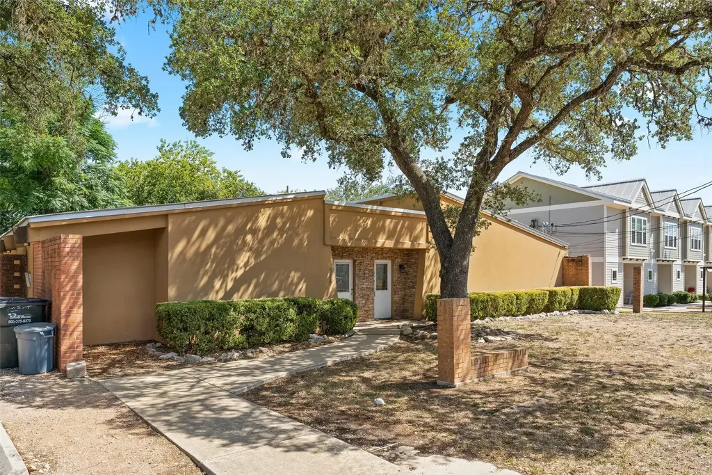 521 & 525 W Hutchison St, San Marcos