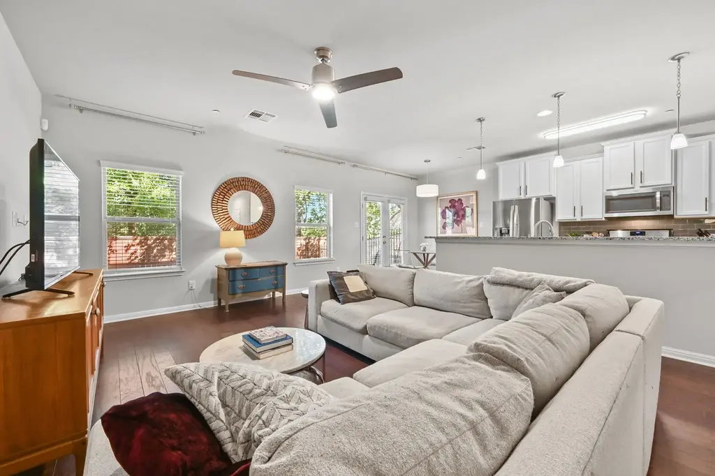 1402 Catalan Rd, Austin