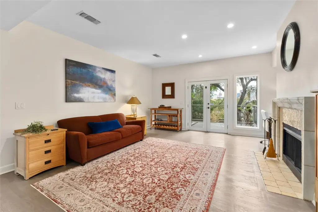 1201 Castle Hill St 105, Austin