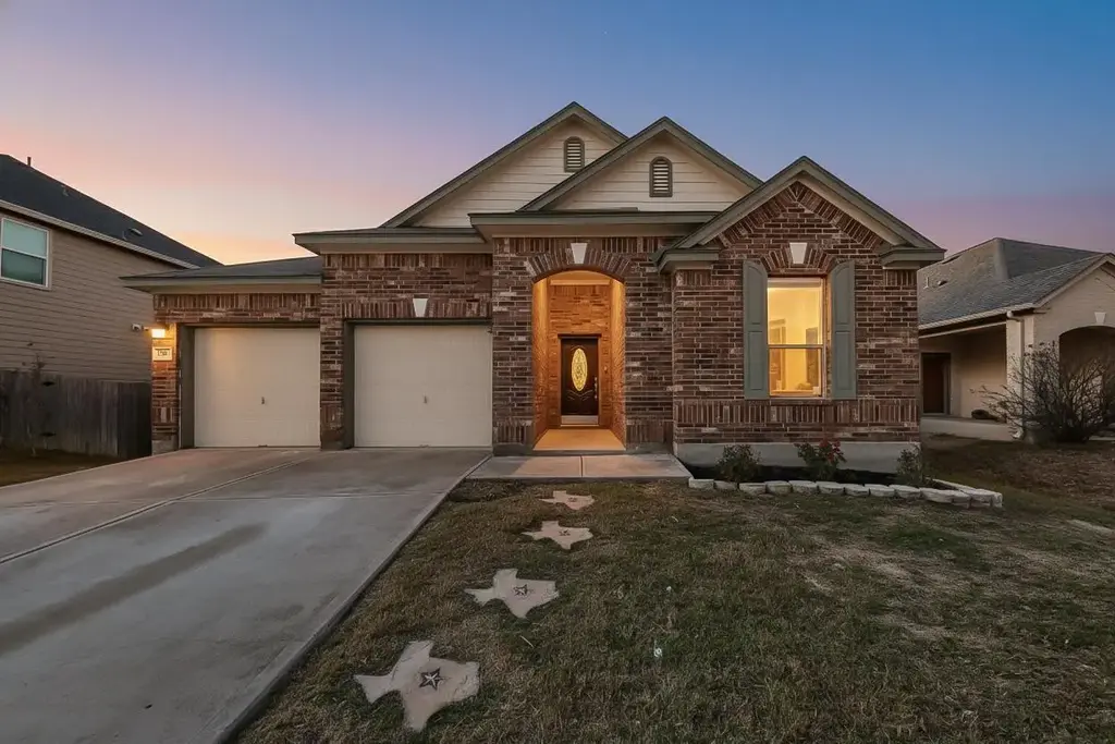 221 Sunnyside Dr, Kyle