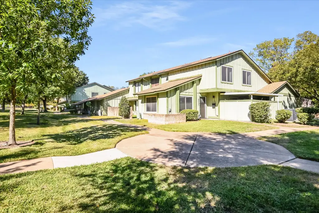5033 Fort Clark Dr, Austin