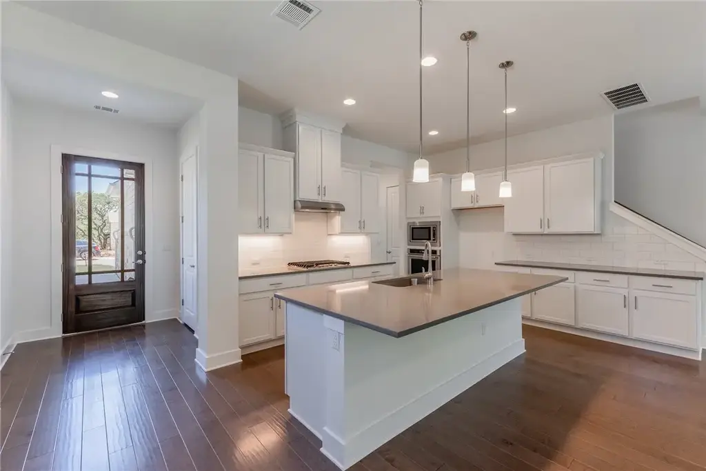 1617 Woodwind Ln, Austin