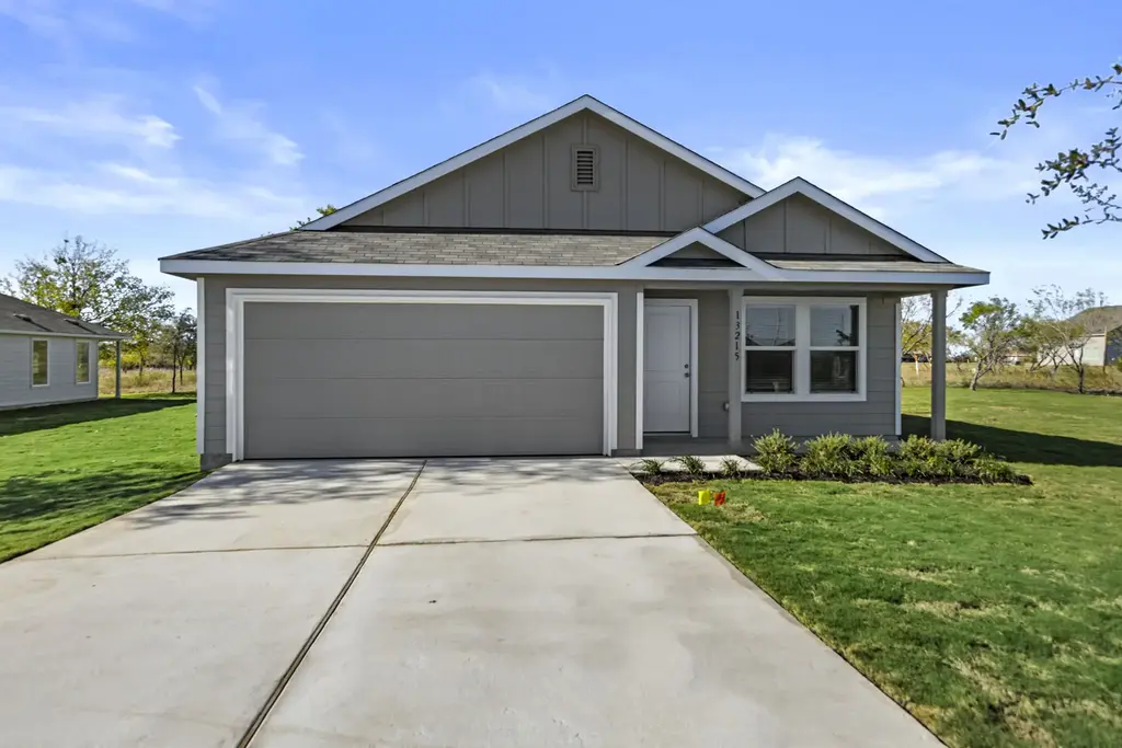 13215 Eastland Dr, Mustang Ridge