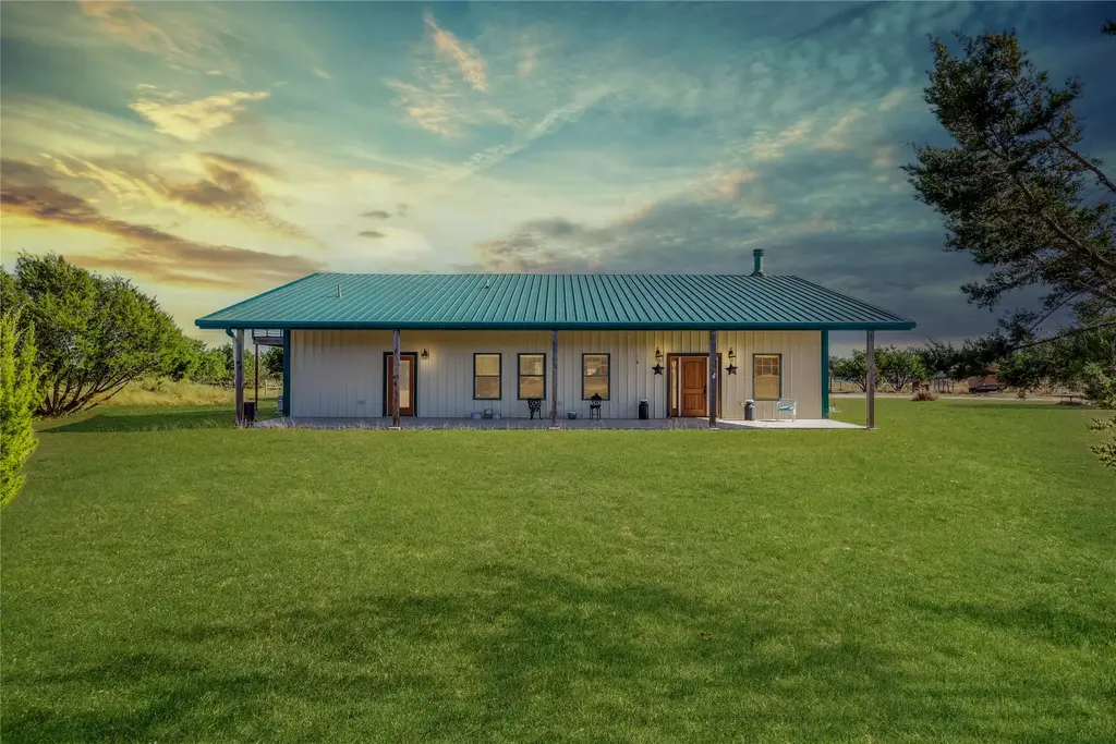 111 County Road 253, Bertram