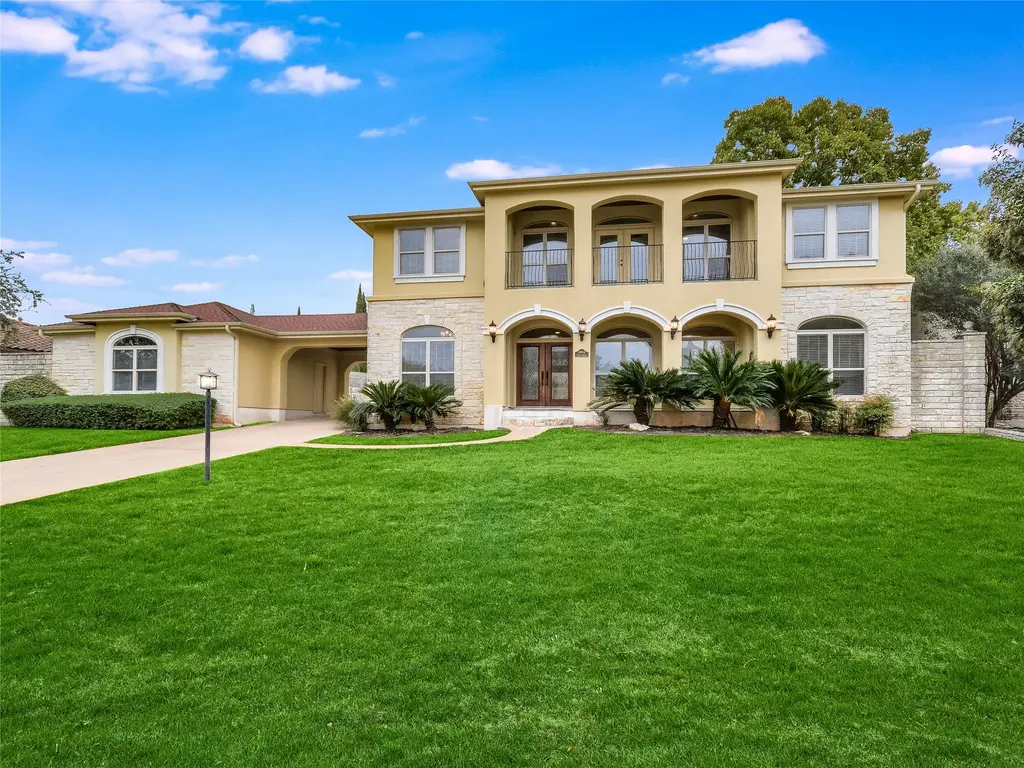 1014 Challenger, Lakeway