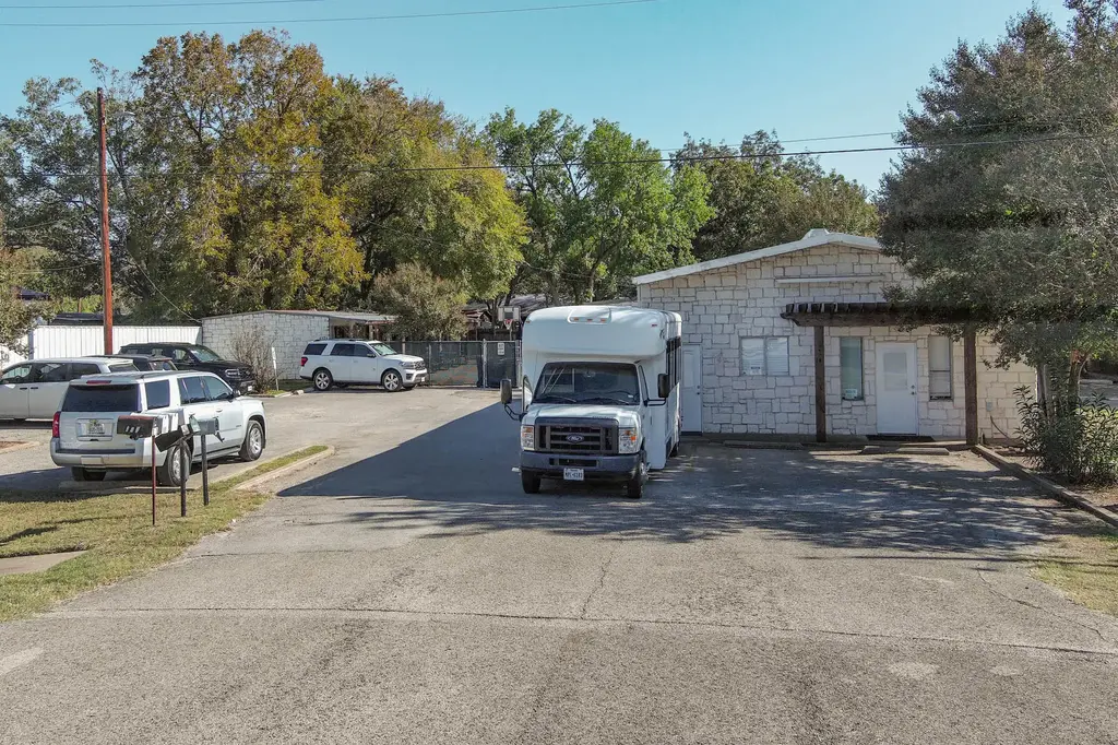 117 W Loop 150 W, Bastrop