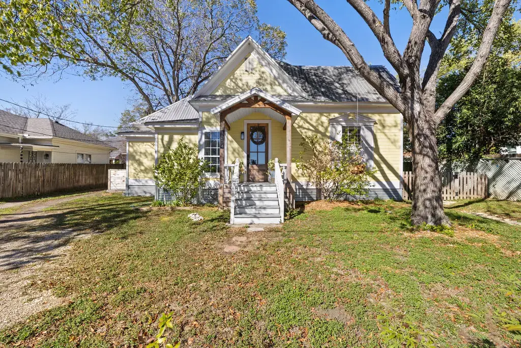 1004 W 5th St, Taylor