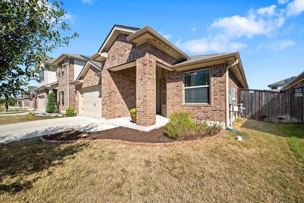 13716 Fallsprings Way, Manor