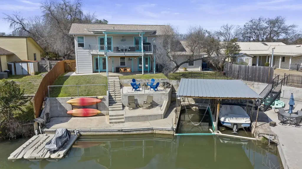 107 Channel Dr, Sunrise Beach