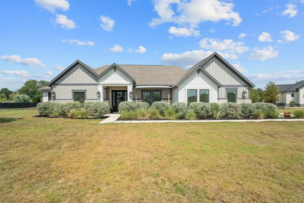 104 Rolling Hills Ct, Spicewood