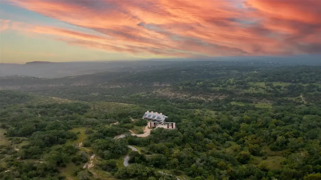 1946 Backbone Rdg, Wimberley