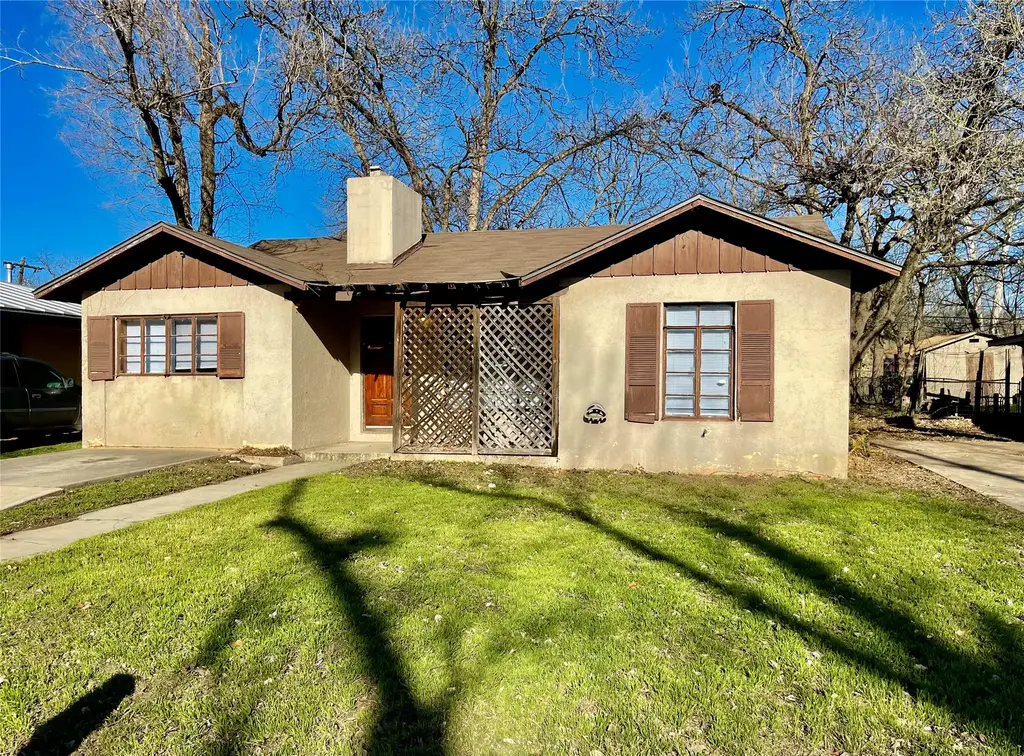 319 Riverside Dr, San Marcos