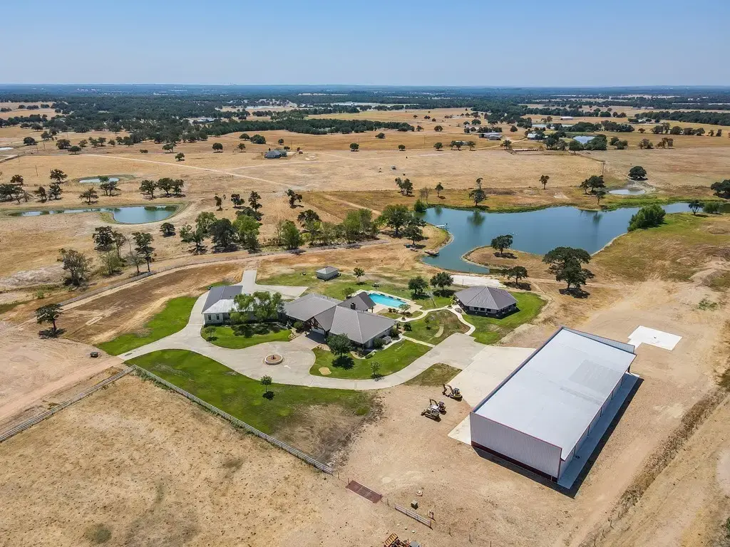 1584 County Road 226 Rd, Giddings