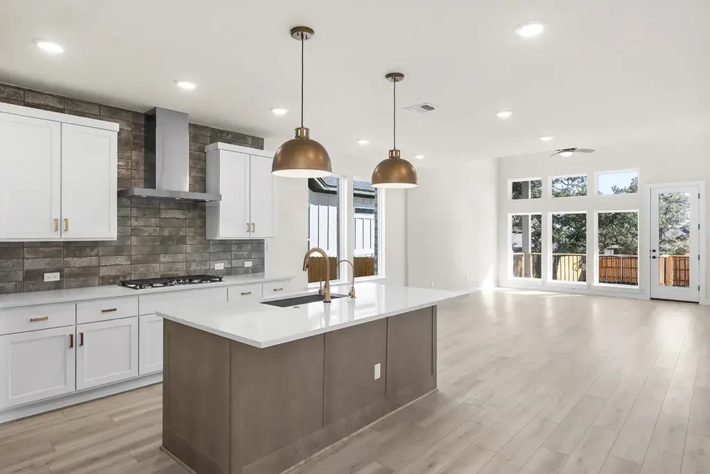 1174 North Roger Hanks Parkway, Dripping Springs