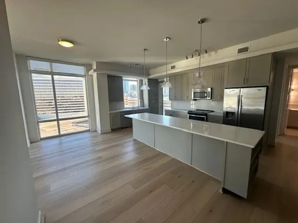 214 Barton Springs Rd 922, Austin