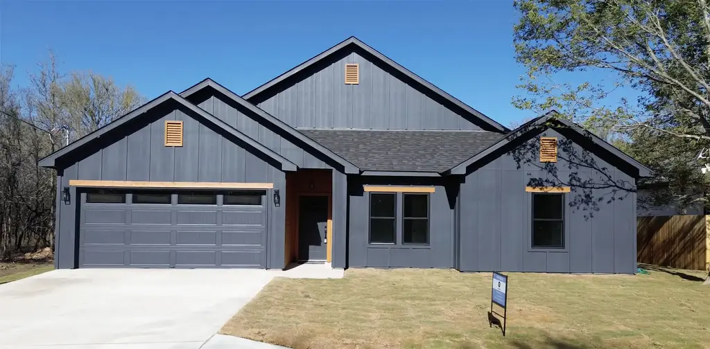 128 W Pauwela Ln, Bastrop