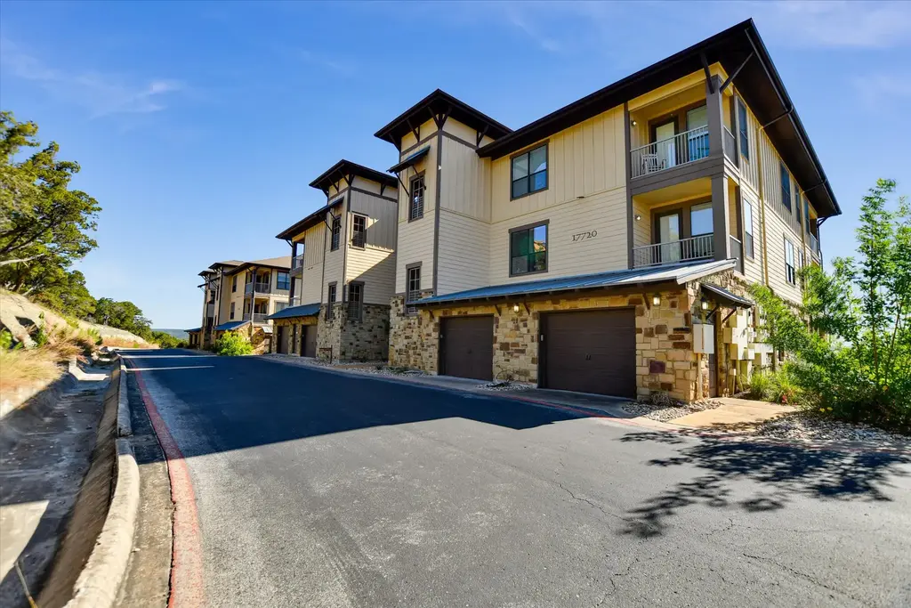 17720 Maritime Point Dr 202, Jonestown