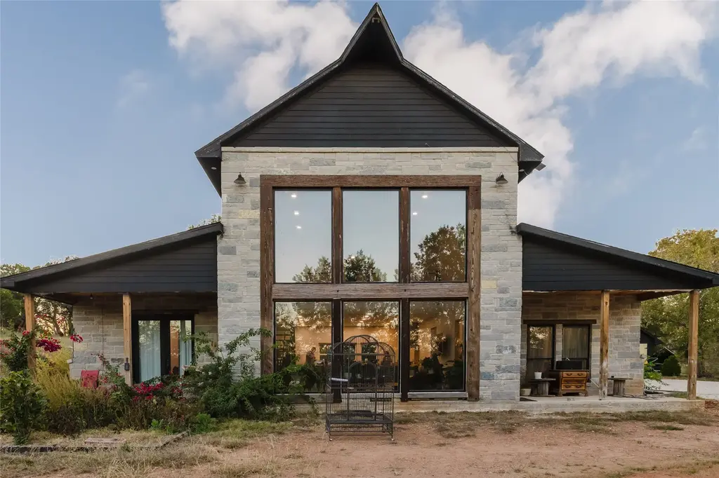 100 Rocky Hollow Dr, Burnet