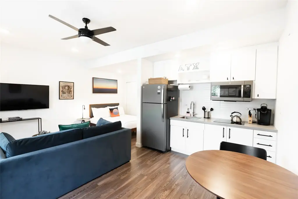 49 Navasota St 102, Austin