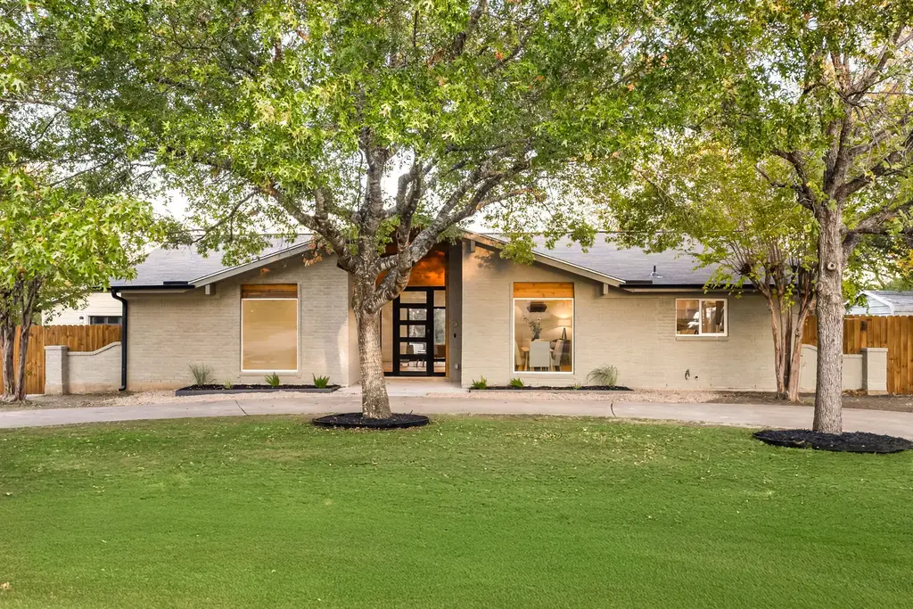 10111 Rocking Horse Rd, Austin