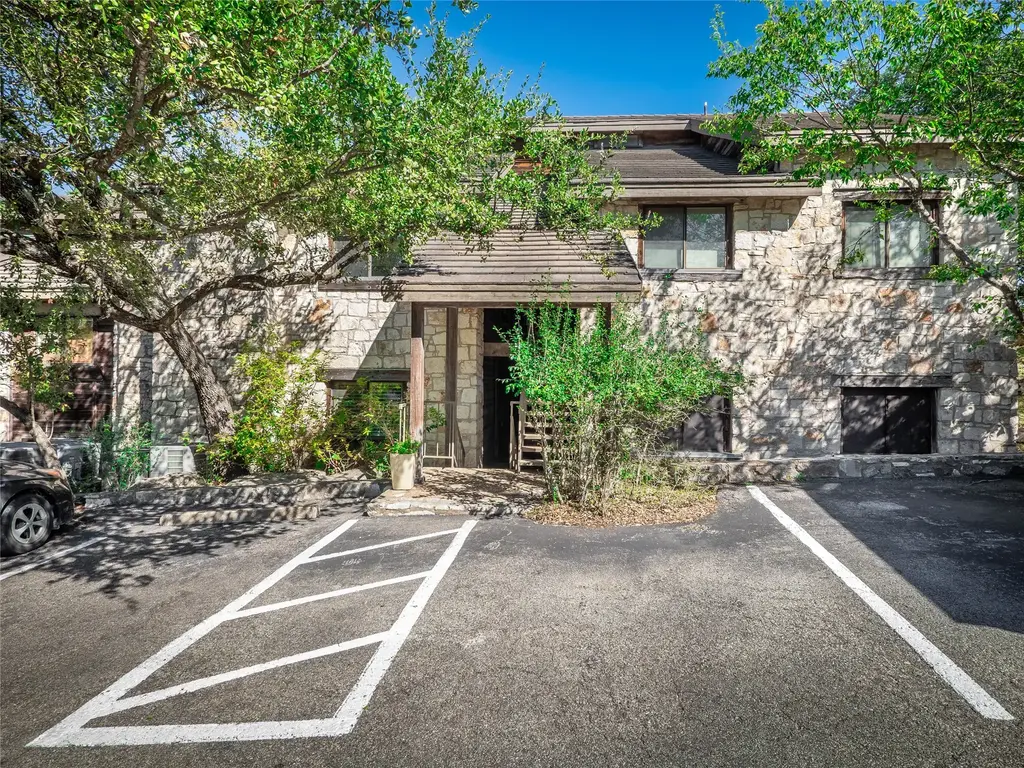 8200 Neely Dr 202, Austin