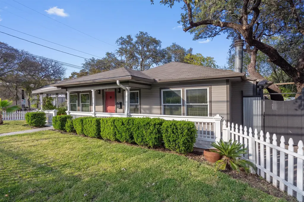 400 E Monroe St, Austin