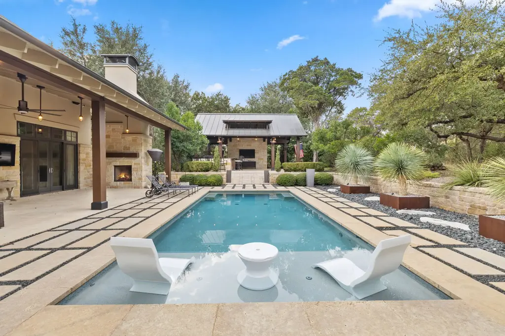 1909 Knights Chance Ln, Spicewood