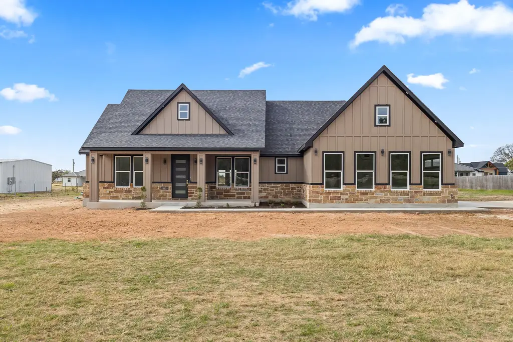 647 Old Highway 20, McDade