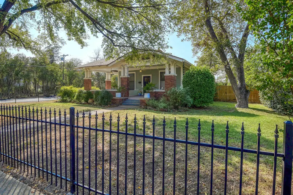 1102 Pecan St, Bastrop
