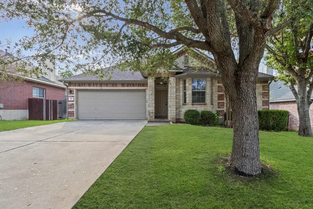 411 Las Colinas Dr, Leander