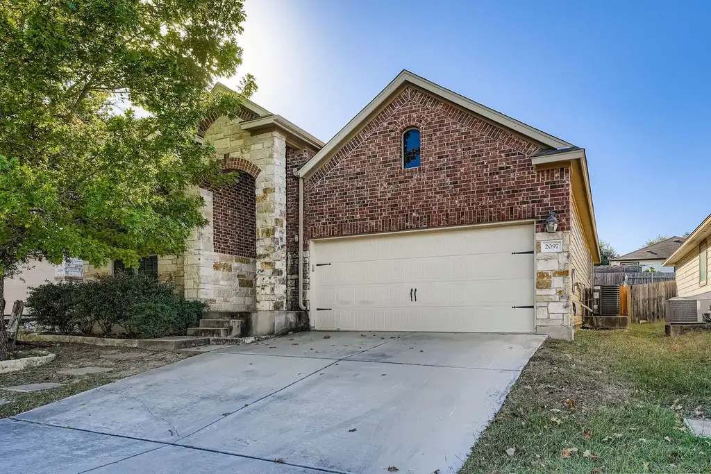 2097 Livonia Dr, Buda