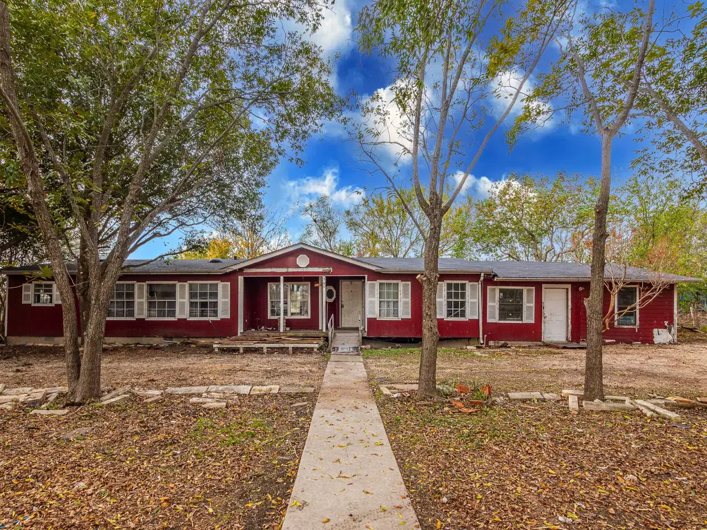 1176 Mathias Ln, Kyle