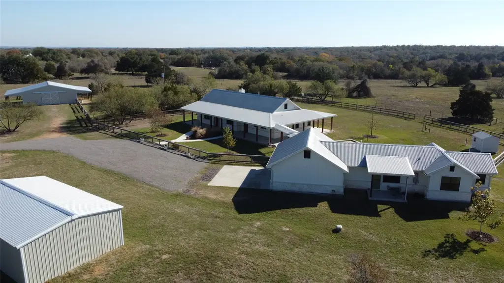 397 Glass Ln, Bastrop
