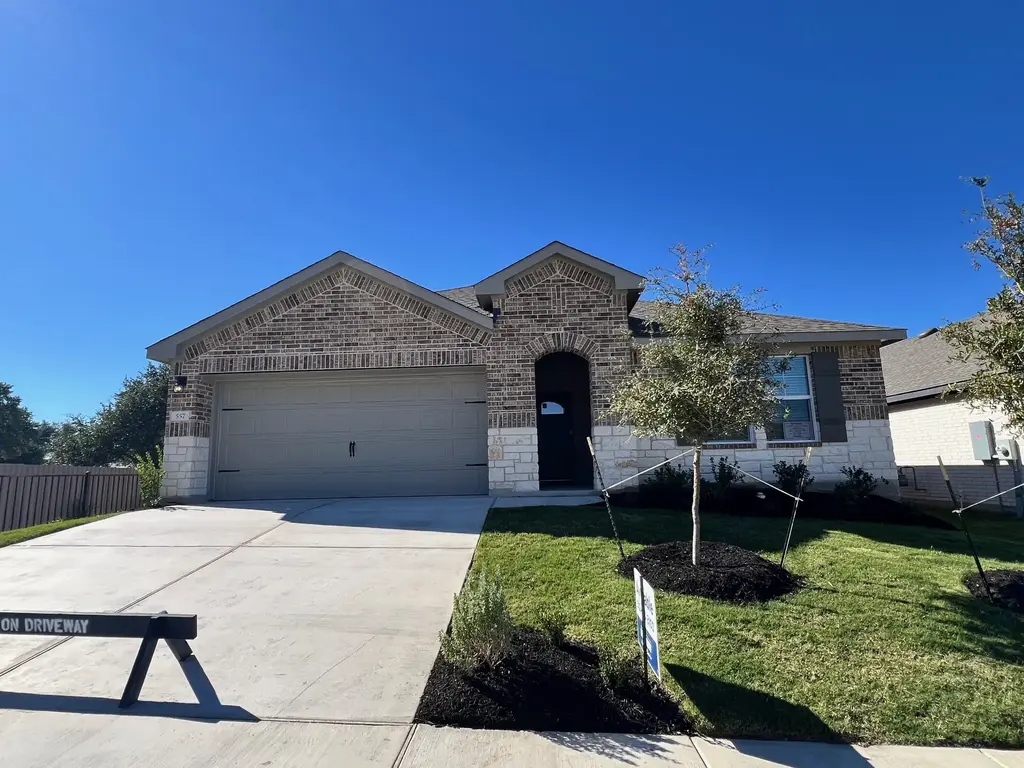 557 Osprey Dr, Leander