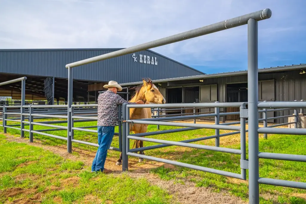 3019 S Highway 16, Llano