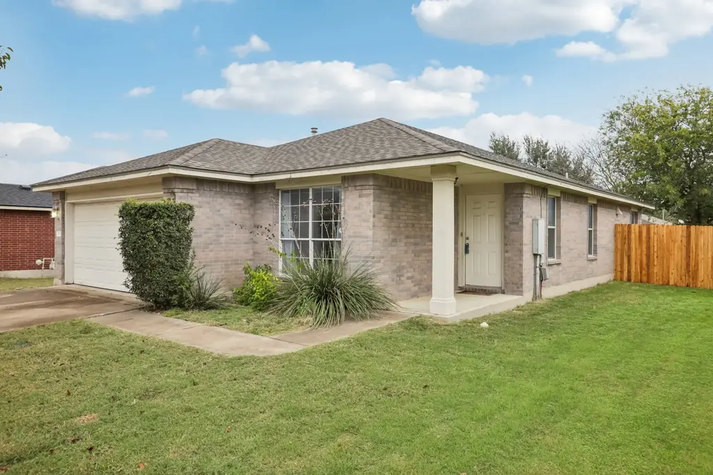 1106 Henderson Dr, Leander